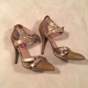 Betsey Johnson twwine pointed heels NEW size 6